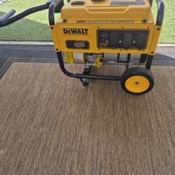 DEWALT 4000WATS  GAS GENEREITOR  NEW 