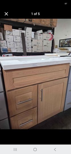 Beautiful 30" oak Wood Grain Bathroom Vanity with Marble Top