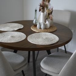Dining table + 4 chairs