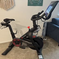 Peloton bike w/ shoes (men’s and women’s)