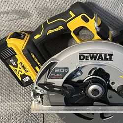 Dewalt Flexvolt Circular Saw 7 1/4” With Battery 5.0 $240 New Nuevo 