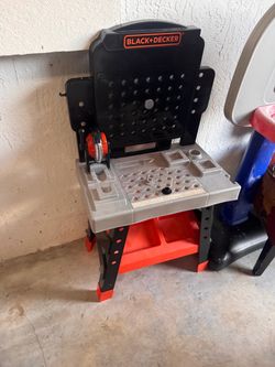Black + Decker Toy Workbench with VTech Drill & Learn Toolbox