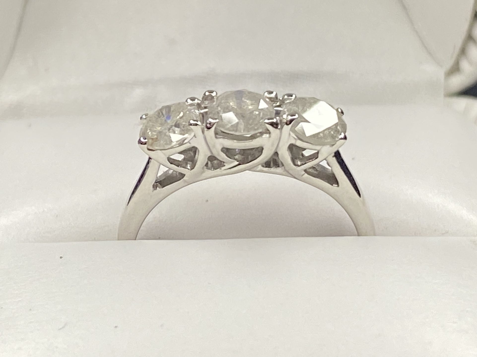 10kt White Gold 1.00 ct Round Brilliant Cut Diamond Ring - Size 6 - Appraisal Included
