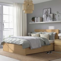 Bedroom set King size, Headboard, Side Dresser And Bed frame mattress Slats!!!