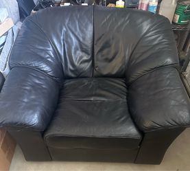 Free 2pcs black single seater sofa