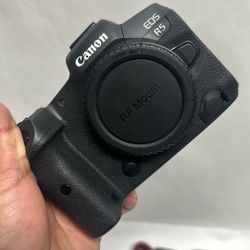 Canon R5  Body Only  $1800 Firm   Low Shutter Count 