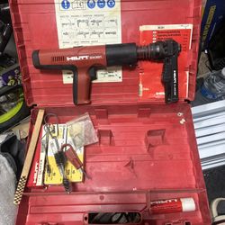 HILTI DX 351 Dx 351 POWDER ACTUATED TOOL with X-MX32 MAGAZINE in almost brand new CONDITION