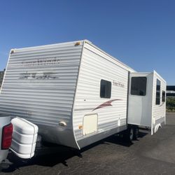 2008 Thor Four Wins 28Ft Travel Trailer With Super Slide Out. Everything Works Ready To Go.