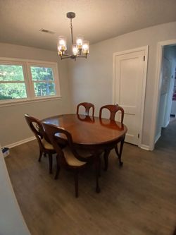 Gorgeous Dining Table & Chairs