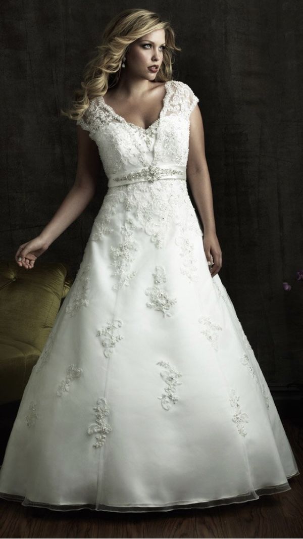 Gorgeous Wedding Dress Size 32w Never Worn For Sale In Hampton Va