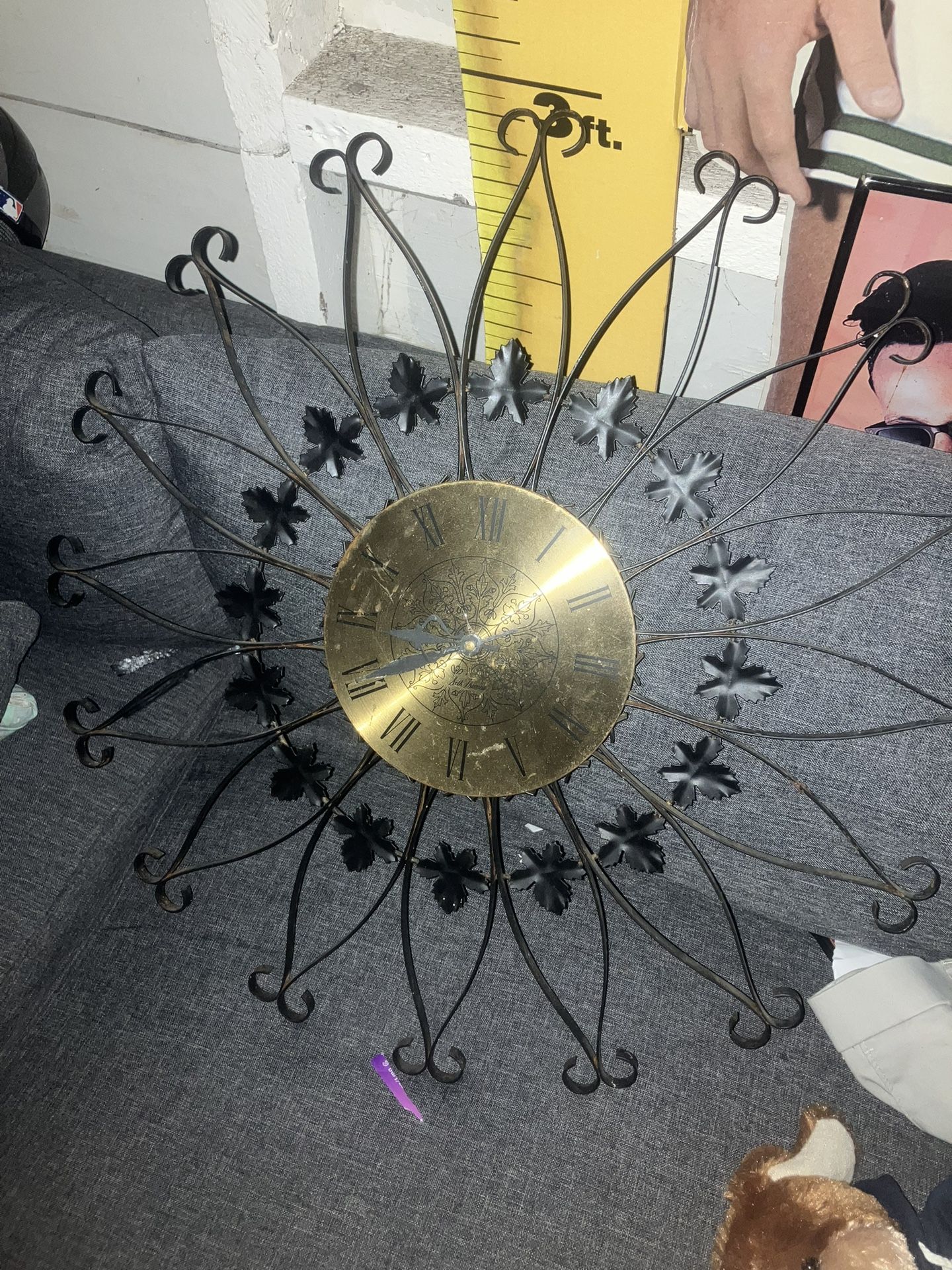 Vtg Seth Thomas 25” Mid Century MCM Black Ivy Leaves Starburst Metal Wall Clock