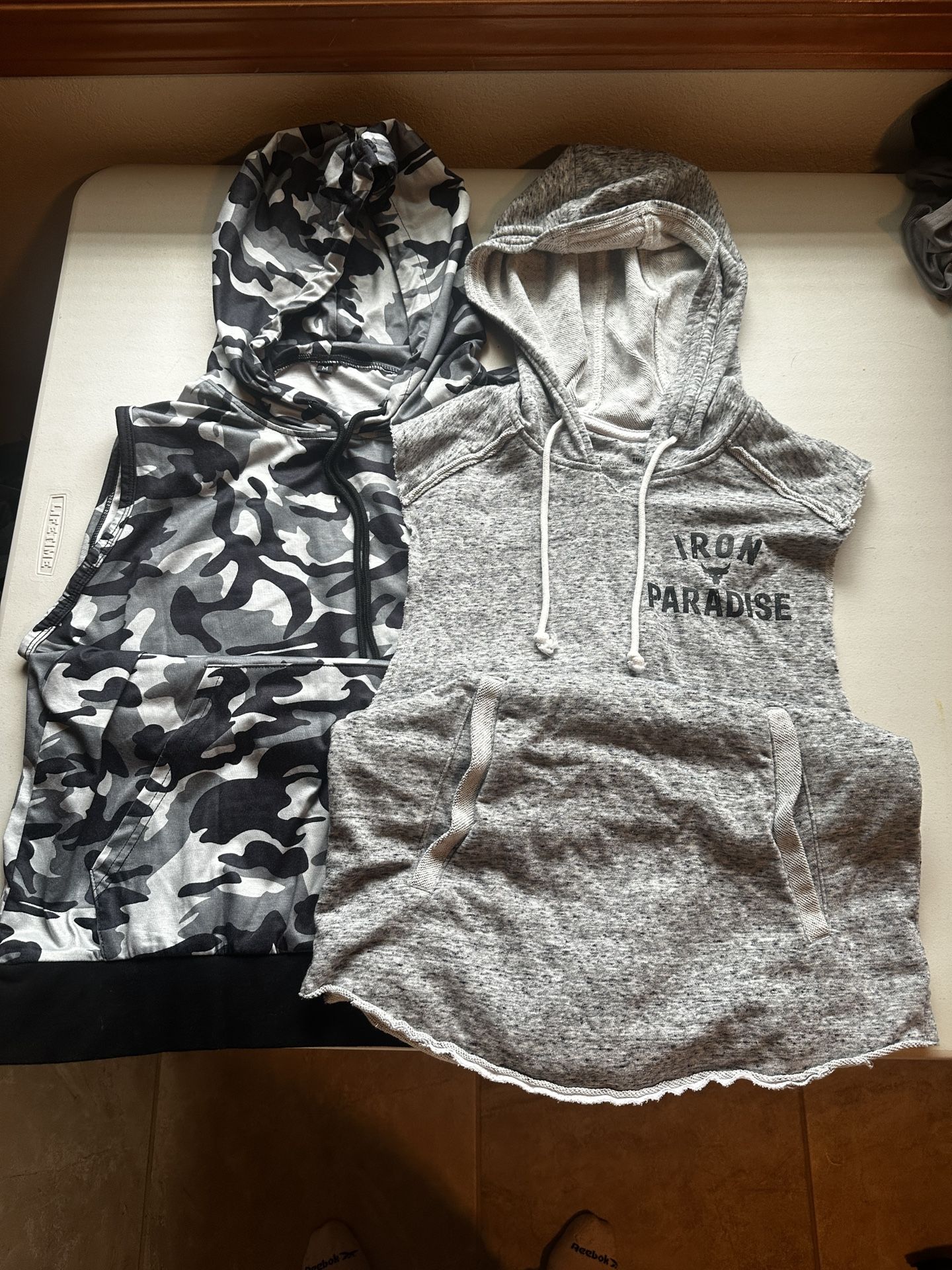 Sleeveless Hooded Muscle Shirts