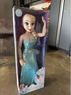 New Disney Frozen 32" tall Ice & Snow Singing Playdate Elsa Doll