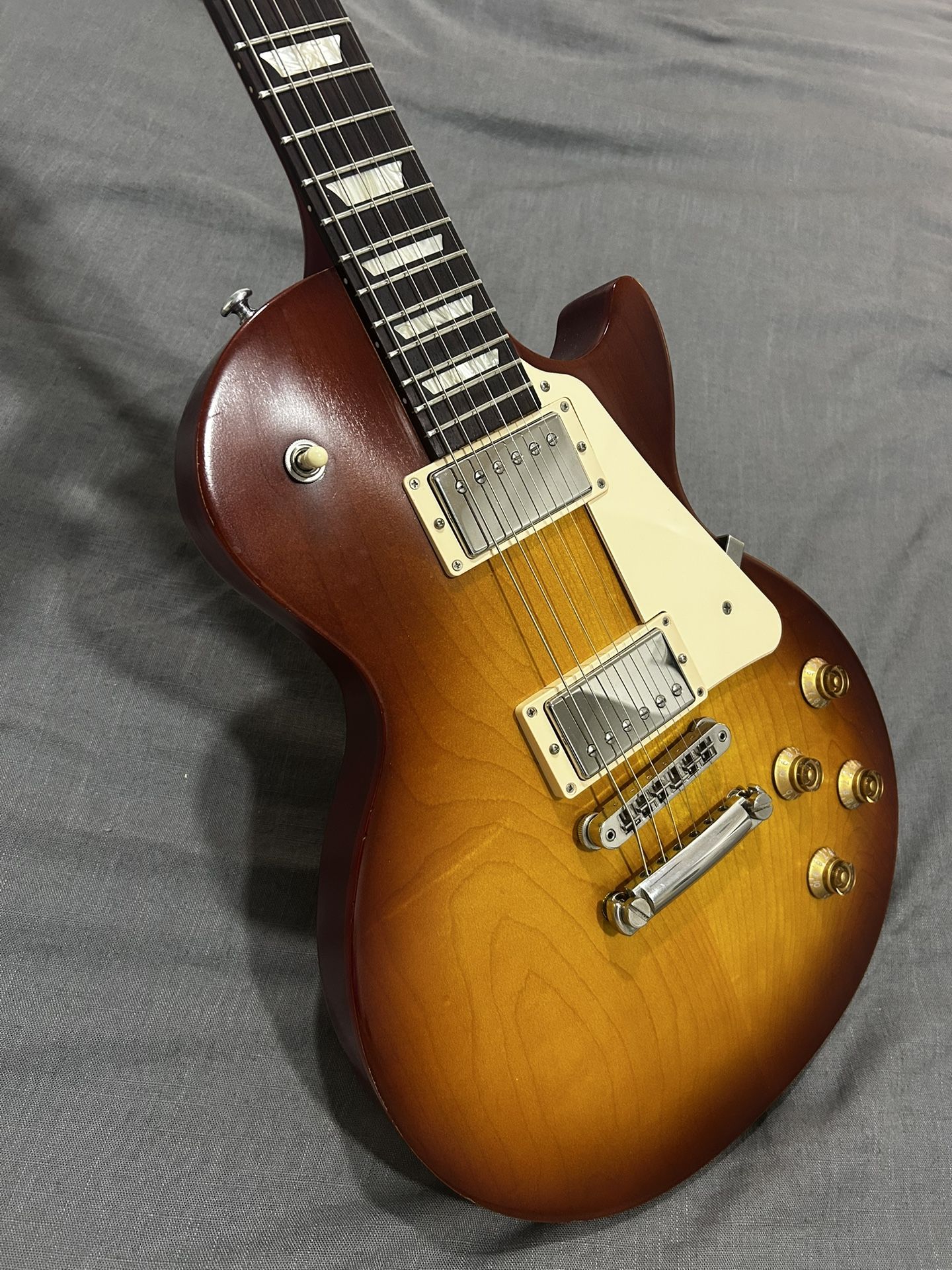 Gibson Les Paul Tribute