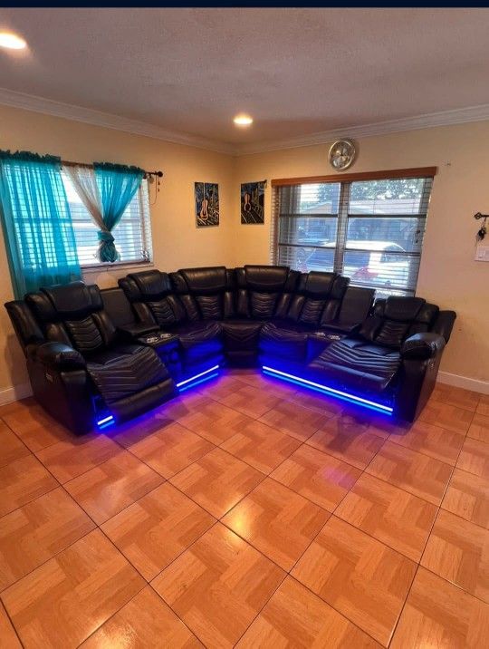 Recliner Sofa // Sofá Reclinable