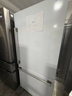 White Bottom Freezer Refrigerator