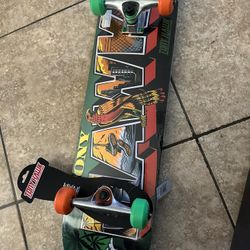 TONY HAWK SKATEBOARD SIGNATURE SERIES