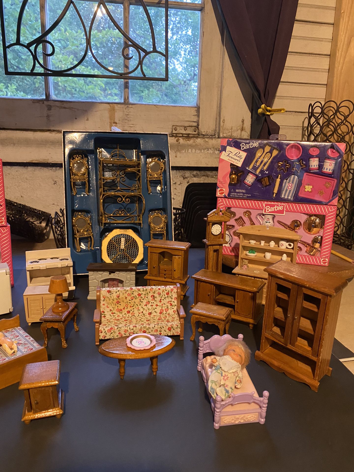 Collectible Doll House Furniture And Accessiries