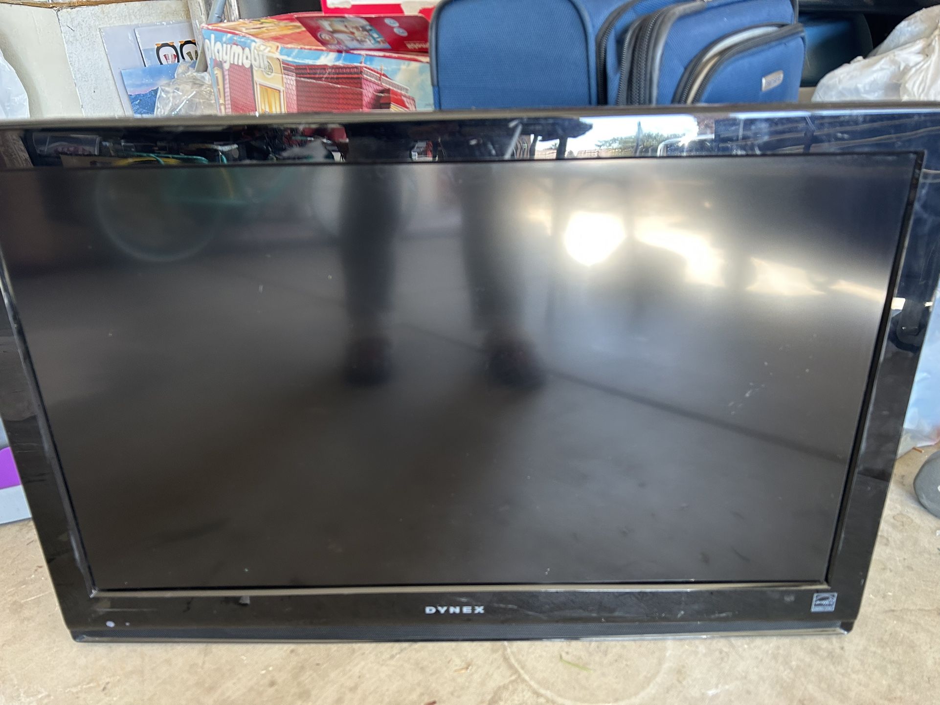 32 inch TV with stand
