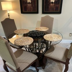 4’ Round Glass Top Dining Table 