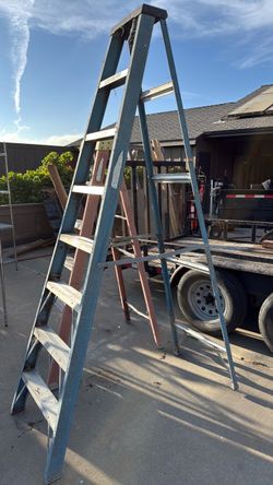 2 ladders good condition, 40 dollars both