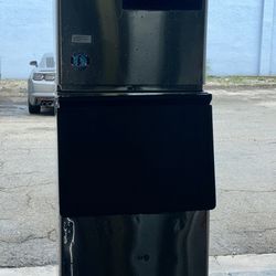 Commercial Ice Machine 320 Pounds