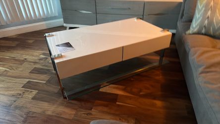 Free center table