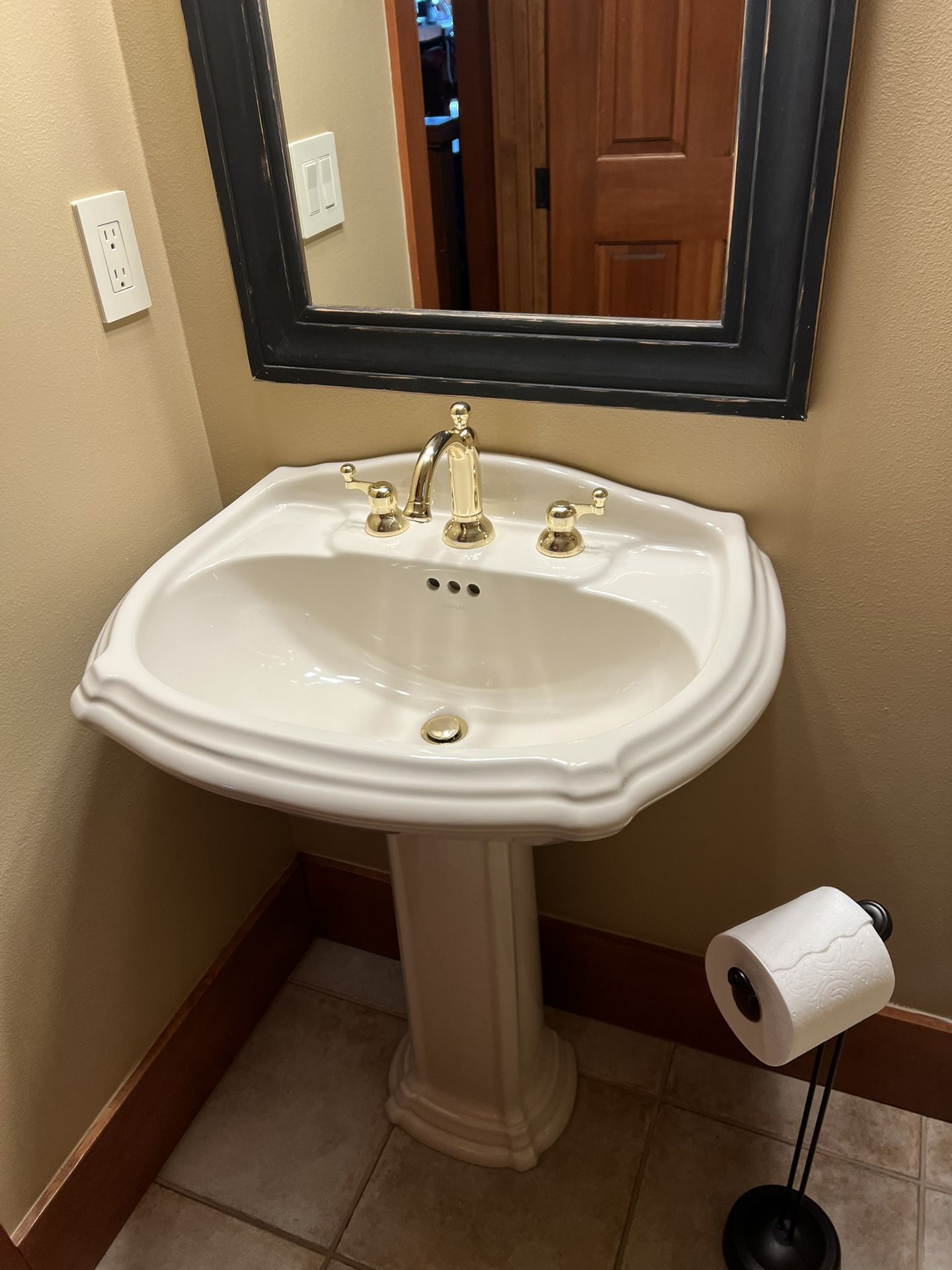 Pedestal Sink and Matching Toilet