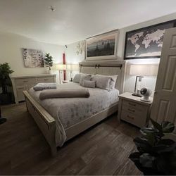 King Bedroom Set Please Read!