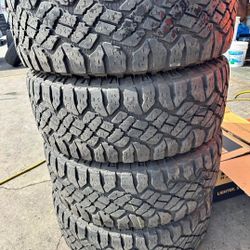 285 65 18 Tires Con 80% De Vida Las 4 De La Marca GOODYEAR 