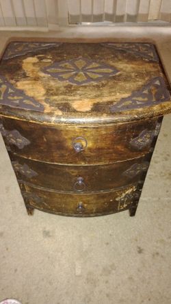 Antique   Small    NightStand.   Measurements 15" X. 18".
