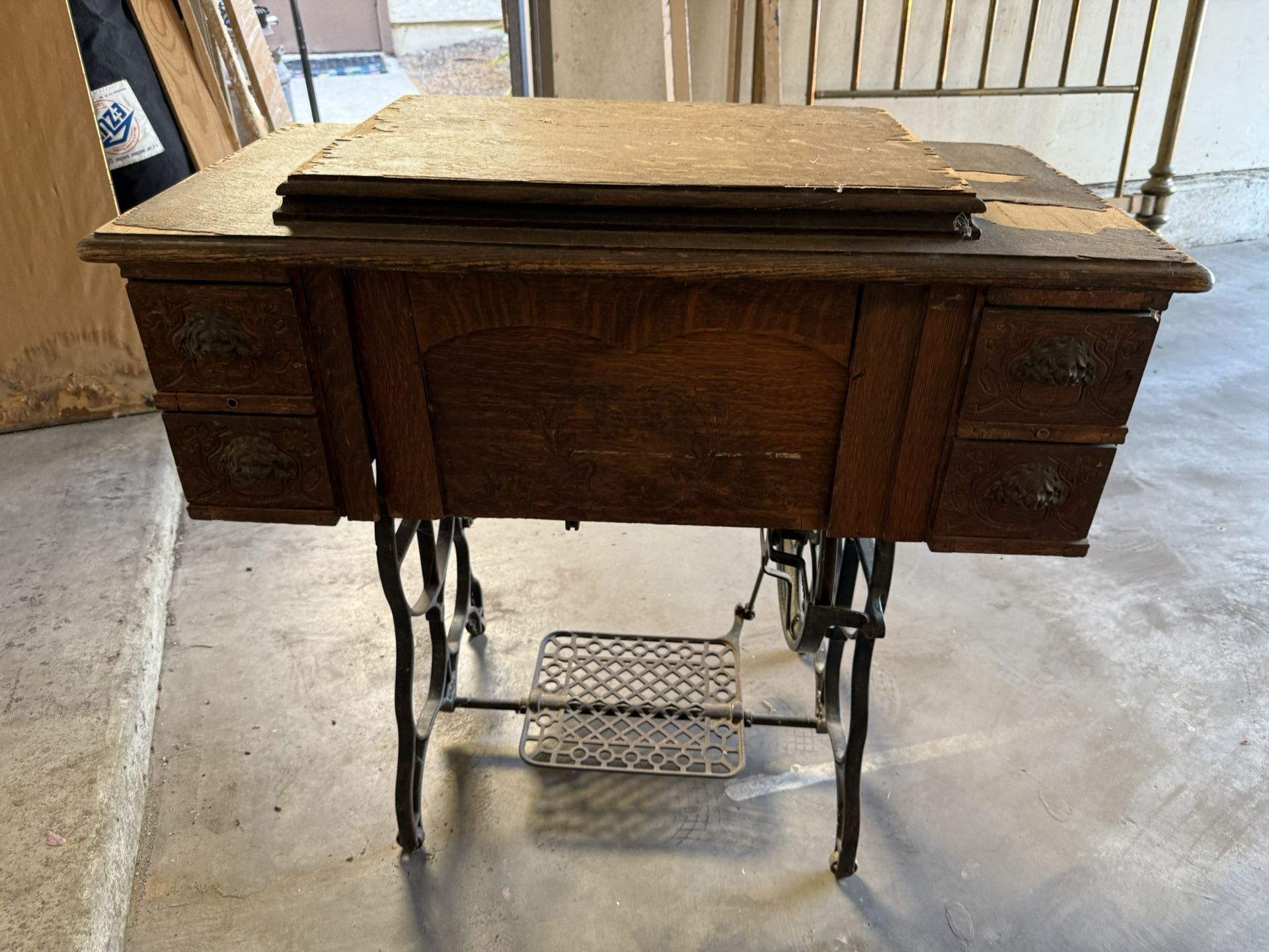 Antique Sewing Machine 