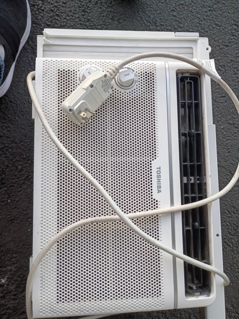 Energy Efficient Apartment Air Conditioner In Brand New Condition