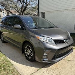 2019 Toyota Sienna 