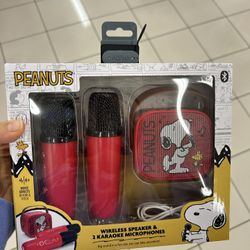 NWT Licensed Peanuts Wireless Speaker & 2 Microphones Set 