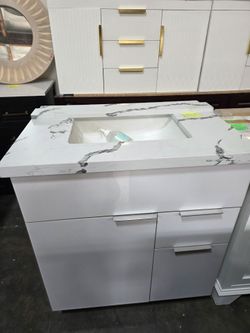 European 30" Bathroom Vanity with Quartz Top