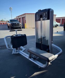 Precor Discovery Diverging Low Row