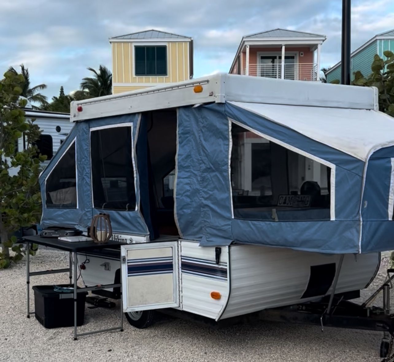 Pop Up Camper - 1994 Vintage