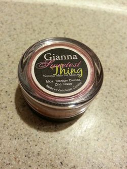 Mineral natural makeup