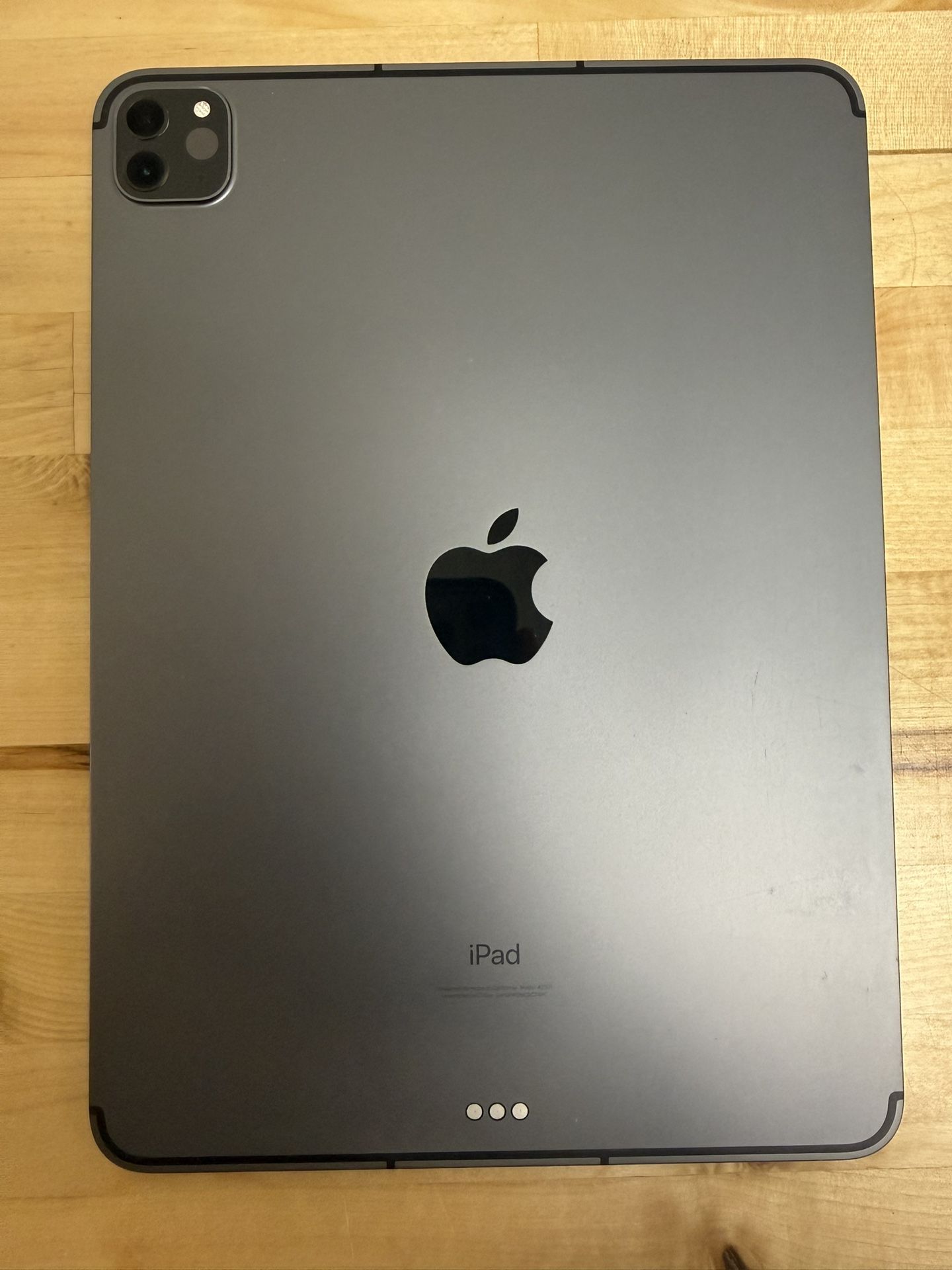 Like New Unlocked M1 iPad Pro 3rd Generation 256GB Cellular and WiFi Space Gray. With Bundle option. 