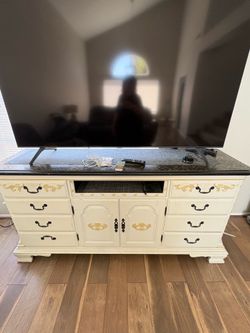 Entertainment center