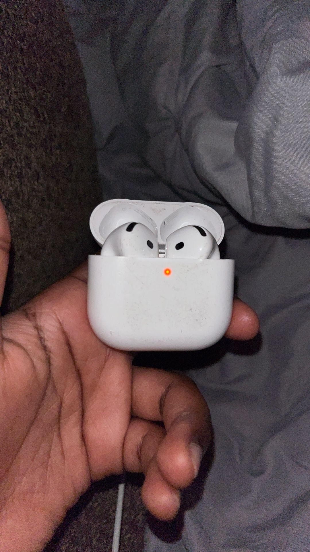 AirPod 4s