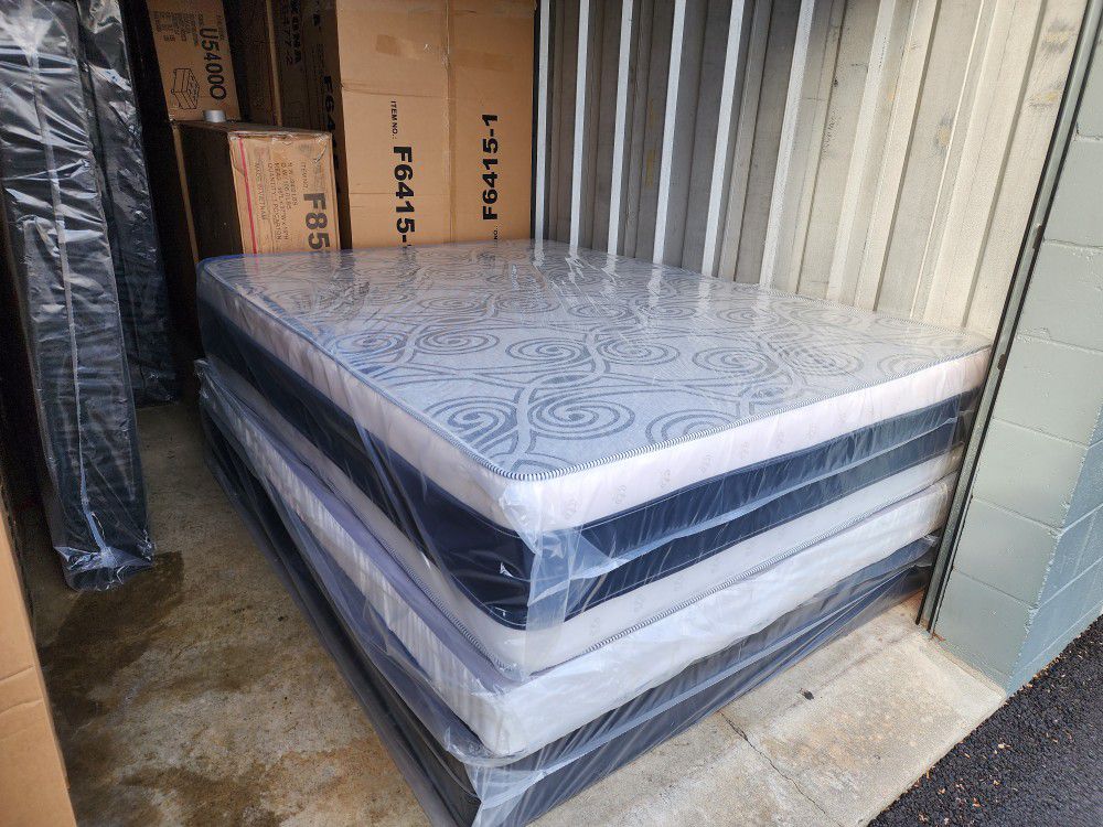 Full Size Double Sided Pillowtop Mattress +Box Spring 