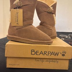Brand New Never Worn Women’s BEARPAW boots