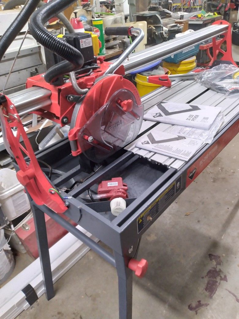 TILE SAW , RAIL SAW RUBI DC 250 Python
