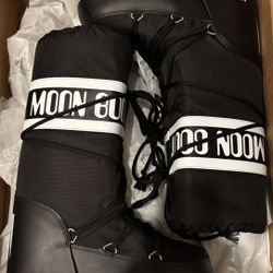 Moon Boots