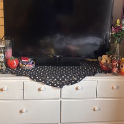 White 10 Drawer Dresser – Sturdy & Spacious