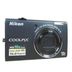 Nikon Coolpix S6200 16.0MP Digital Camera Bundle Black w/Charger + Battery EUC Comes with: Camera Charger Battery Wrist Strap *ask for a memory card a