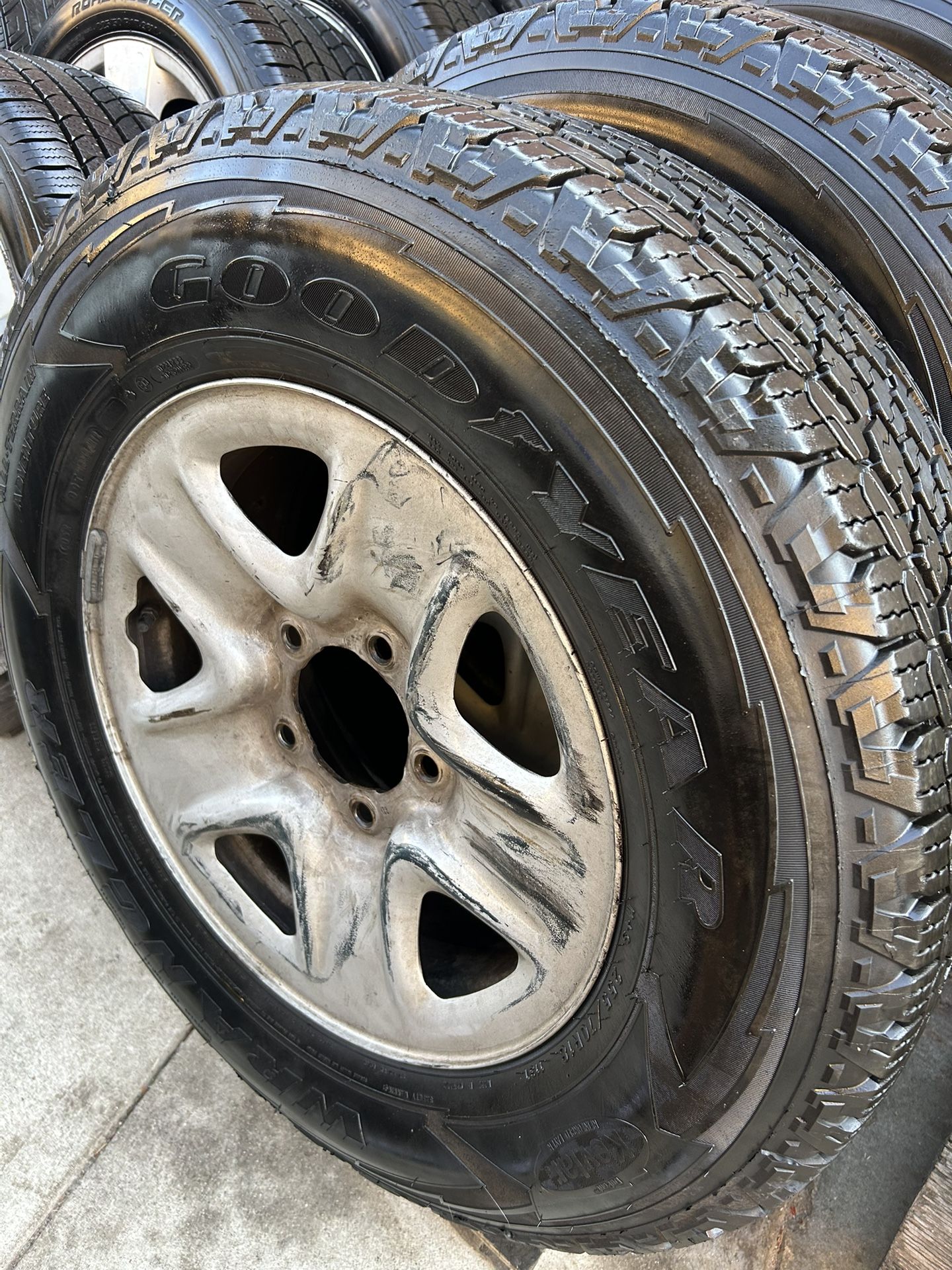 4- GOOD YEAR WRANGLER RADIAL 