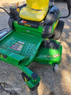 Jonh deere z325e 48 in zero turn lanw mower new  $3000 Price FIRM// Nueva PRECIO FIRME FIRME $3000